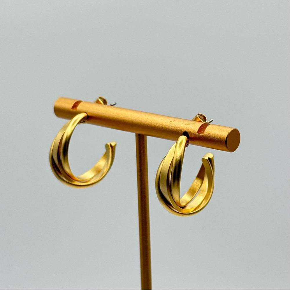 Elegant Gold Hoop Earrings
